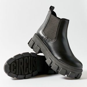 Sam Edelman Circus NY Darielle Treaded Chelsea Boot